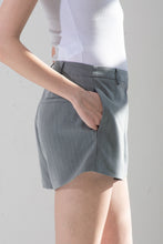 Carregar imagem no visualizador da galeria, Shorts Celina Risca de Giz
